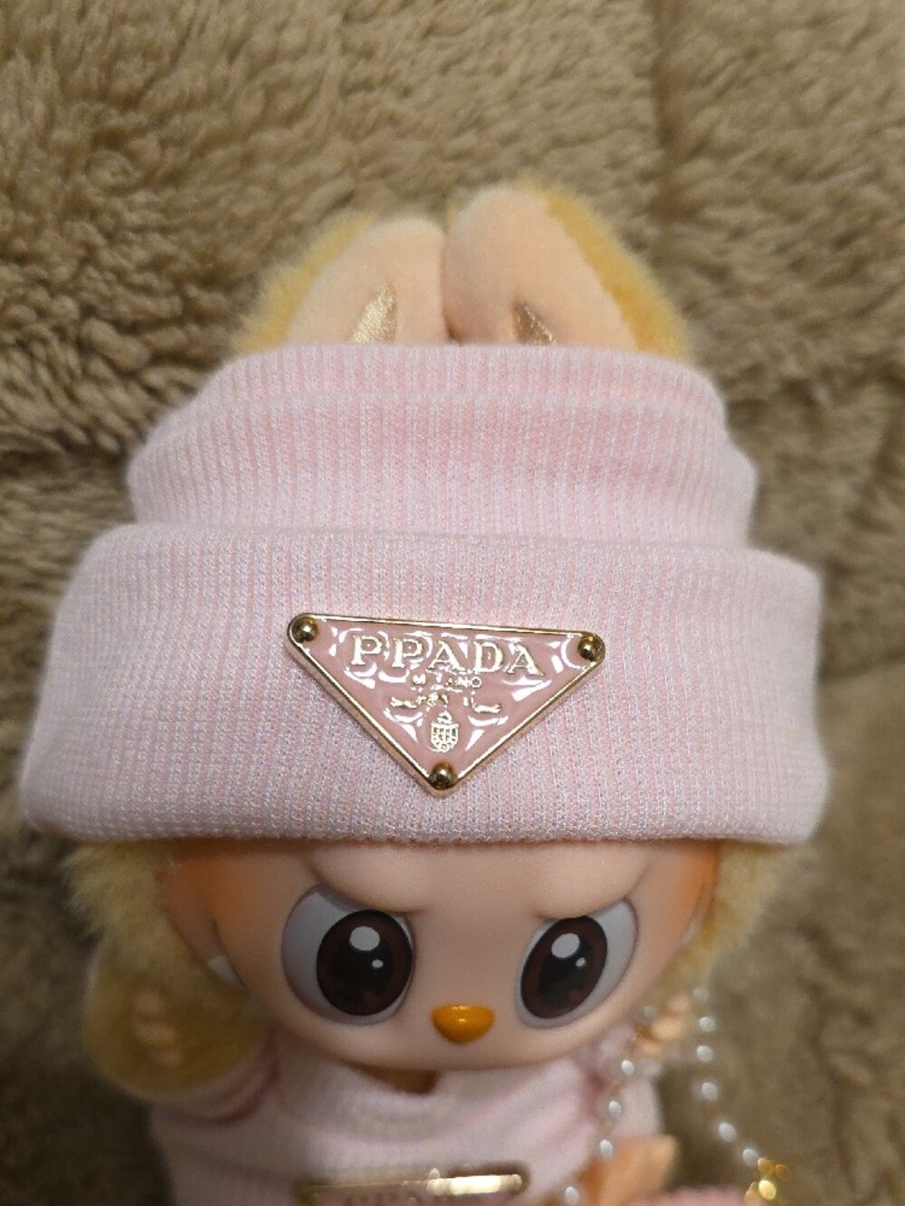Designer-Inspired Outfit with Pink Knit Purse, Sweater & Hat - Picture 2 of 4